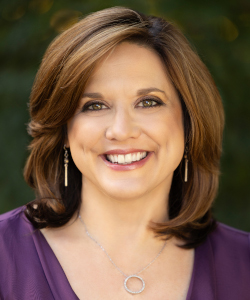 Raychelle Cassada Lohmann headshot