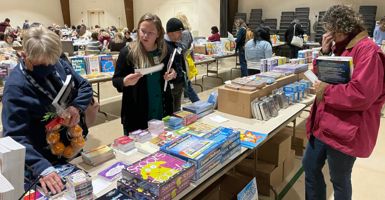 People shopping at Virginia Beach Showcase