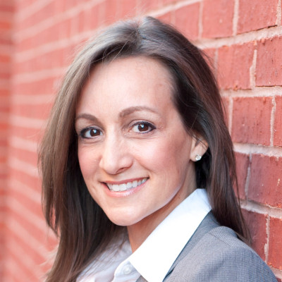 Amie Dean headshot